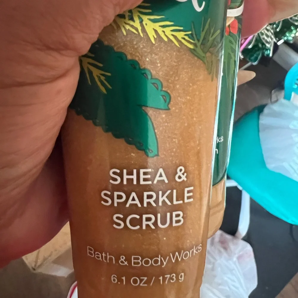 Bath & Body Works Vanilla Bean Noel Body Cream and Scrub Set - Picture 3 of 5